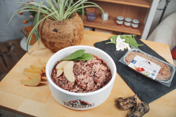 Hundefuttermen&uuml; aus Frischfleisch mit Rind