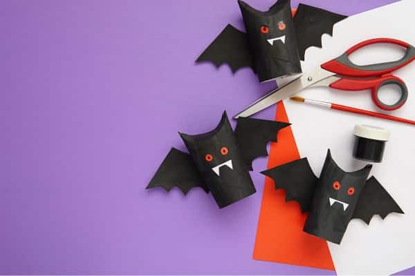 Flederm&auml;use aus Toilettenpapierrollen.